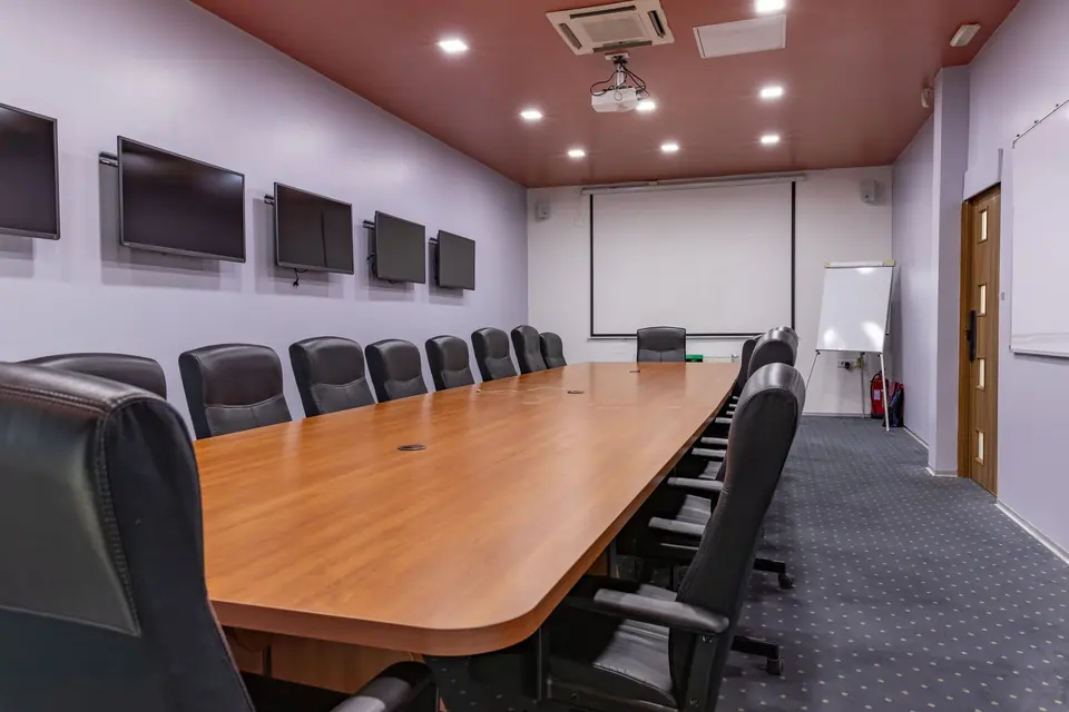 Sala Orao s pogledom prema platnu i ploči