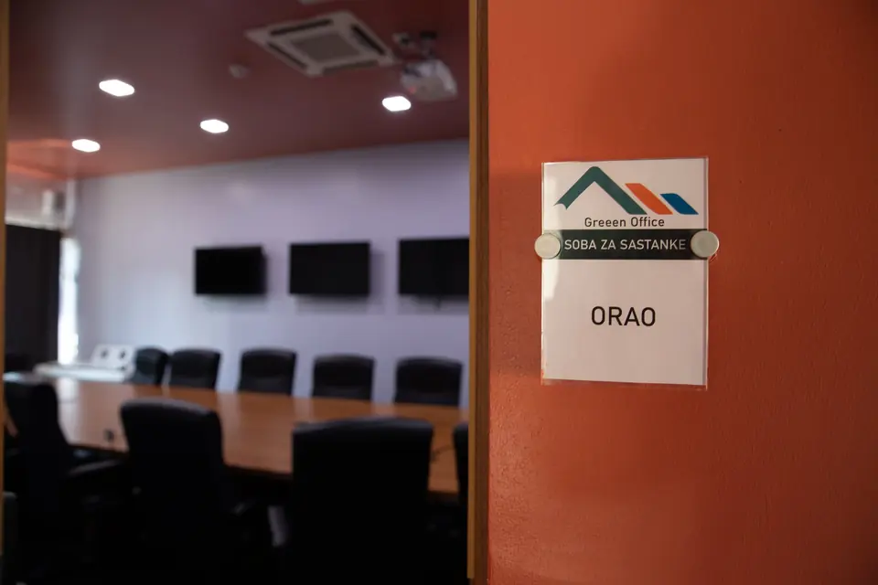 Ulaz u salu Orao s natpisom na vratima